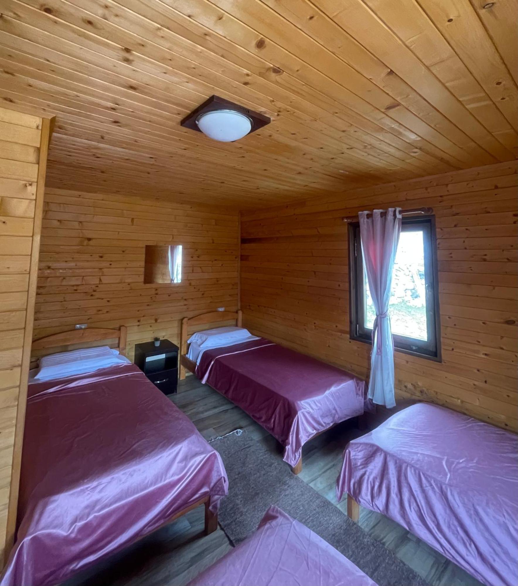 Thethi Paradise & Restaurant Farm stay *