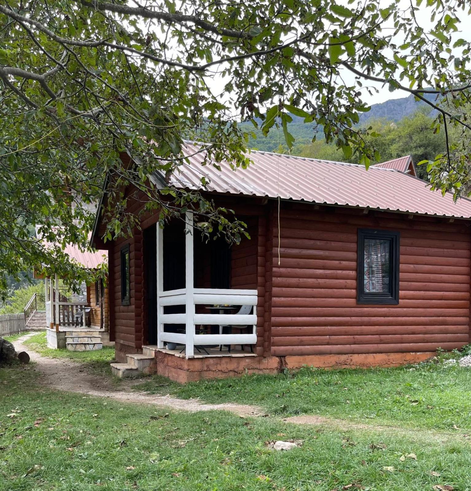Thethi Paradise & Restaurant Farm stay *