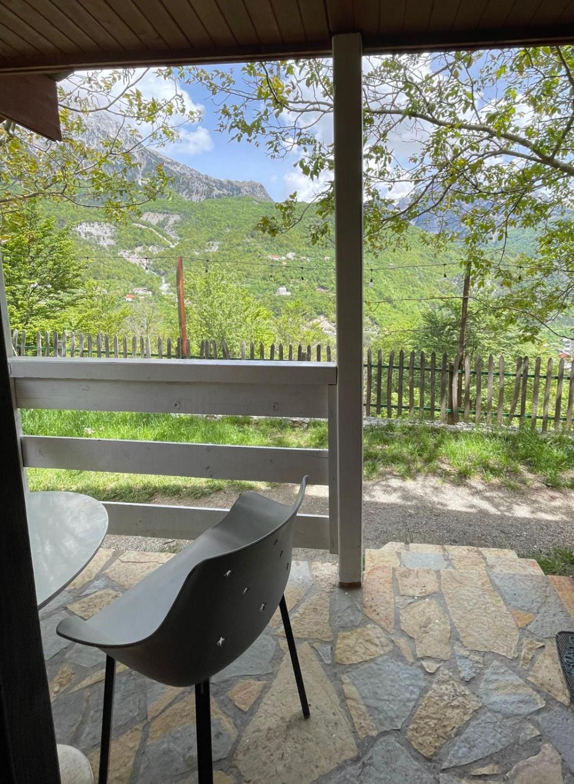 Thethi Paradise & Restaurant Farm stay