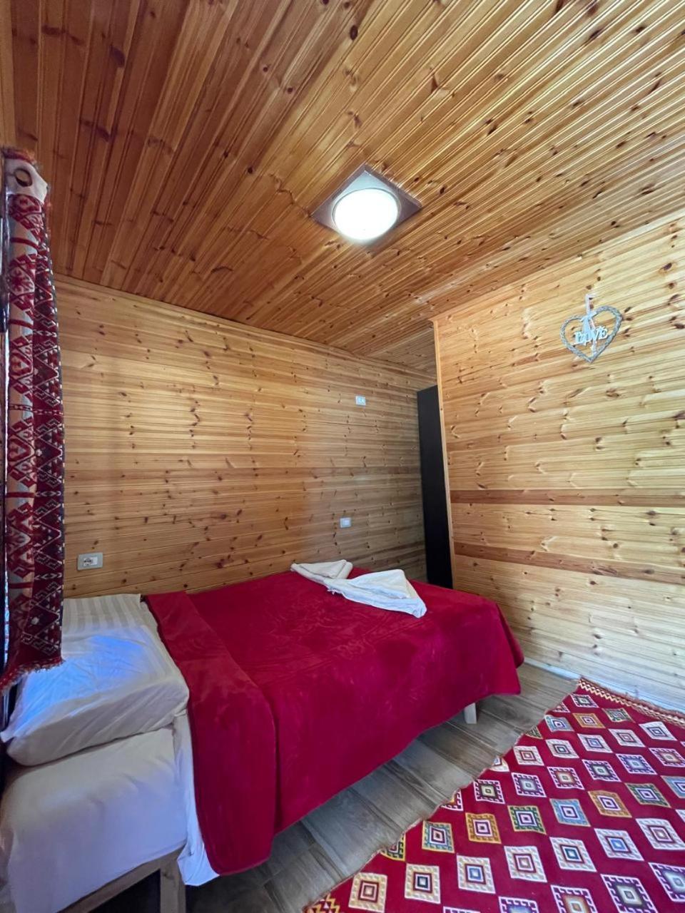 Thethi Paradise & Restaurant Farm stay *