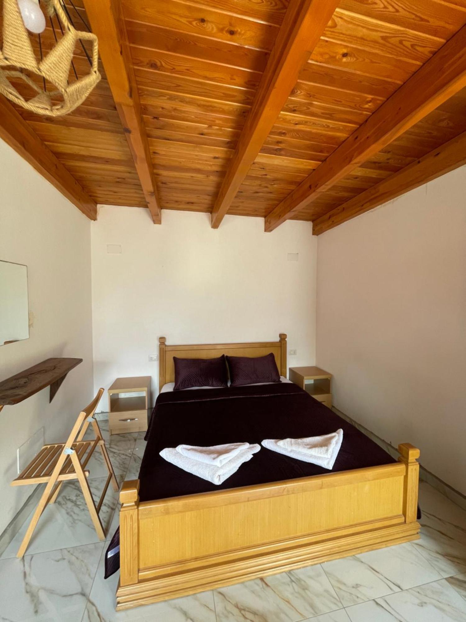 Thethi Paradise & Restaurant Farm stay