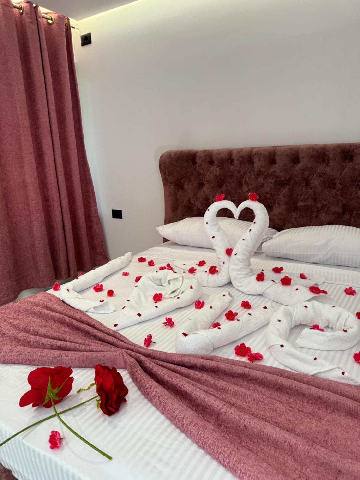 Thethi Paradise & Restaurant Farm stay *