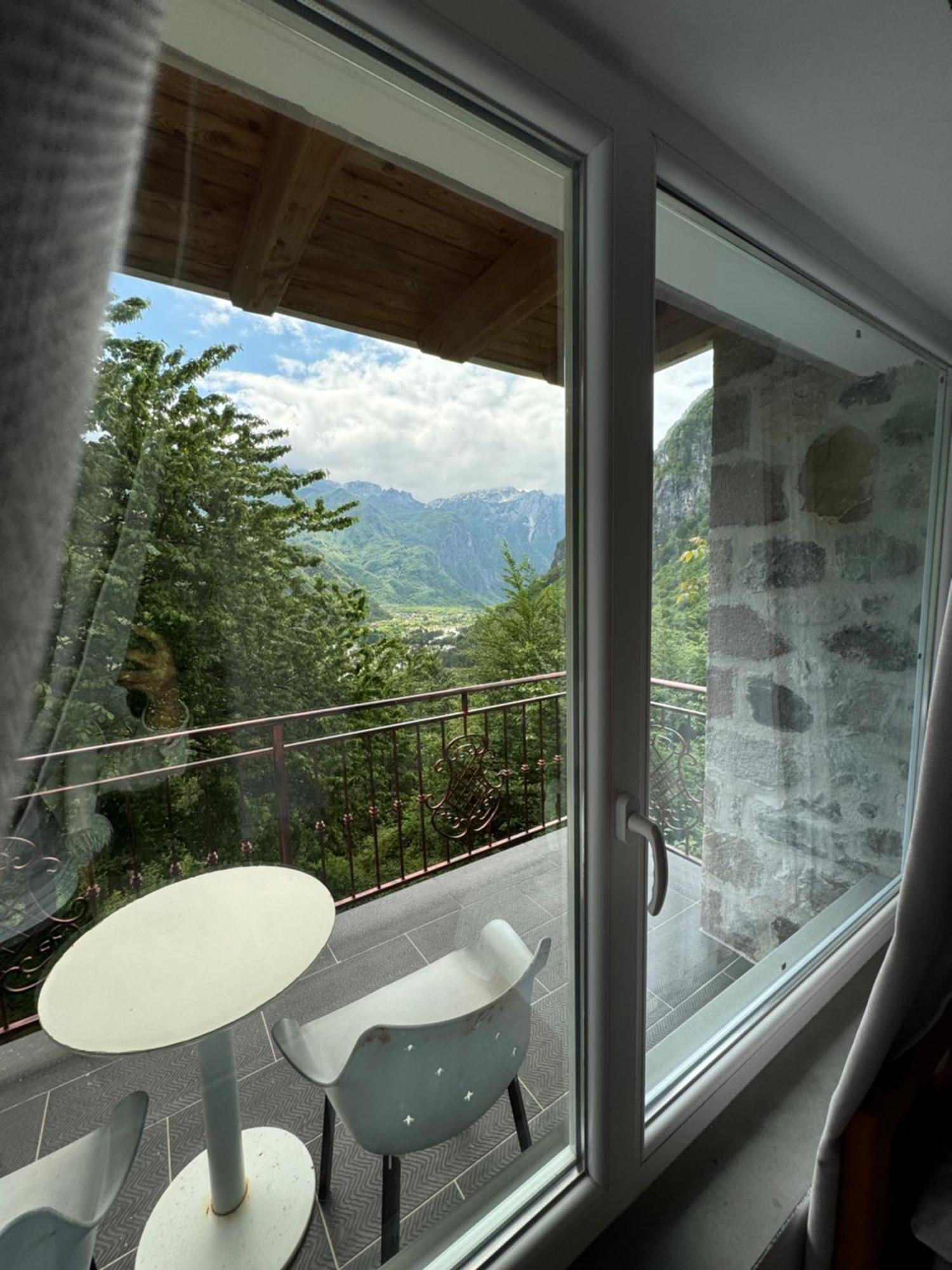 Thethi Paradise & Restaurant Farm stay