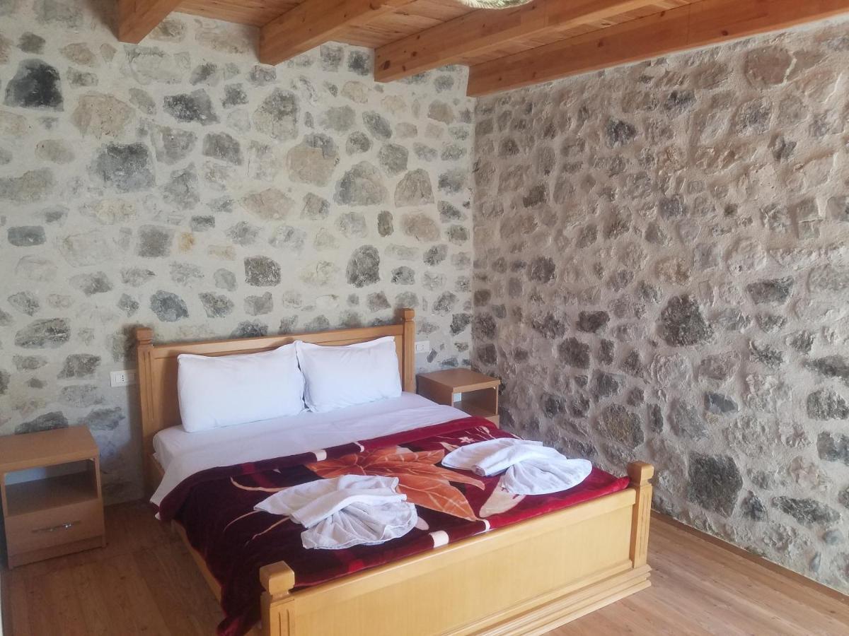 Farm stay Thethi Paradise & Restaurant *